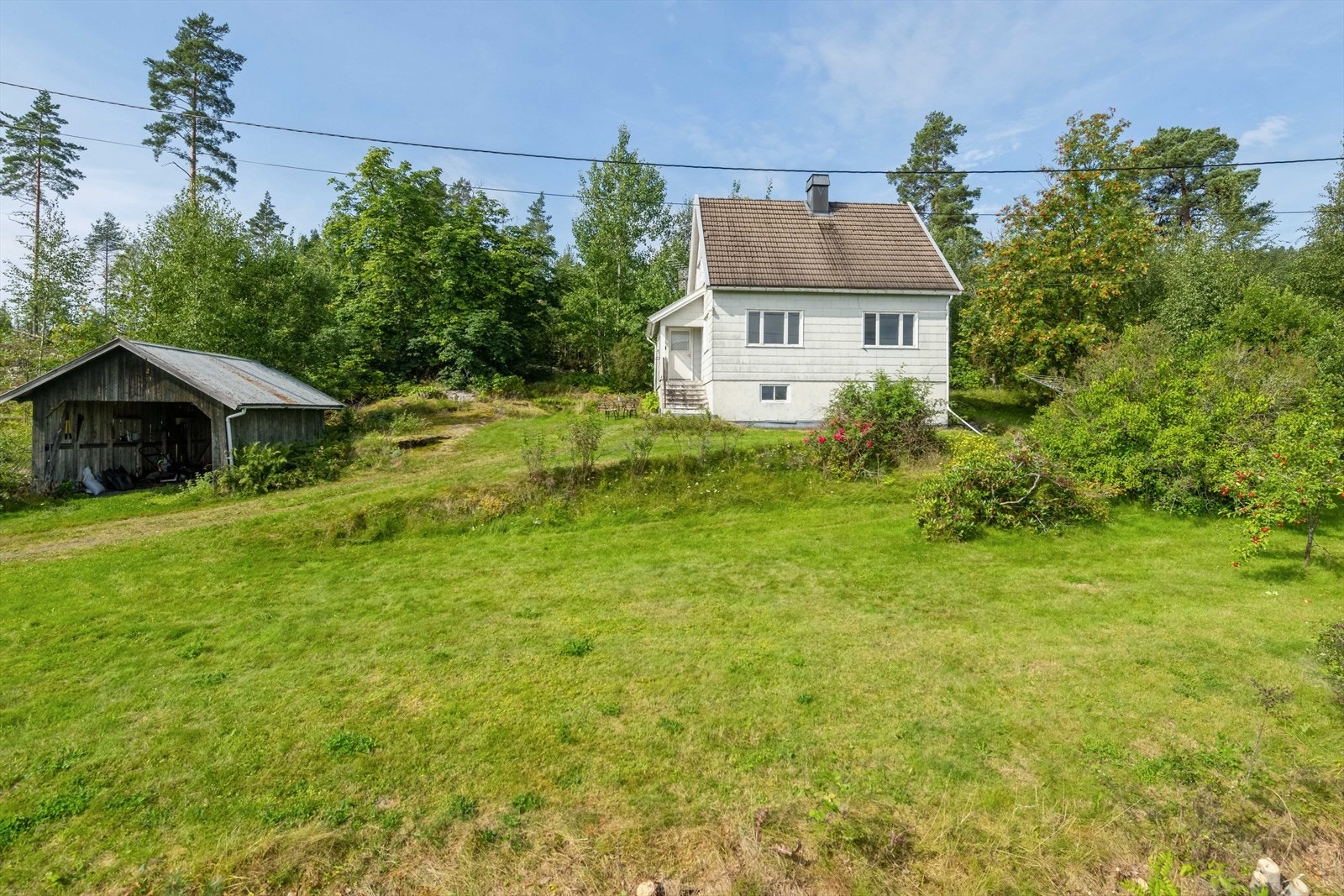 Eneboligen fra 1960 har en eldre standard, og er å anse som et renoveringsobjekt Galleribilde