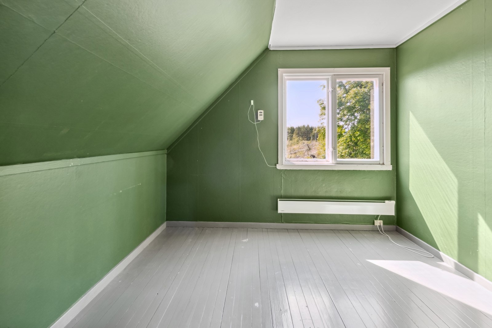 Oppe i 2. etasje er det 4 soverom. Her er soverom 1. Galleribilde