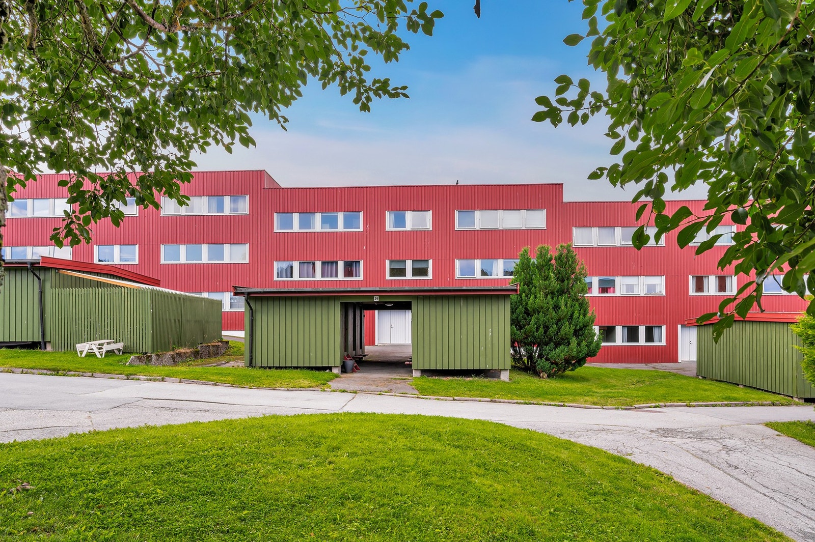 Det følger også ekstra bod og parkeringsplass med leiligheten. Galleribilde