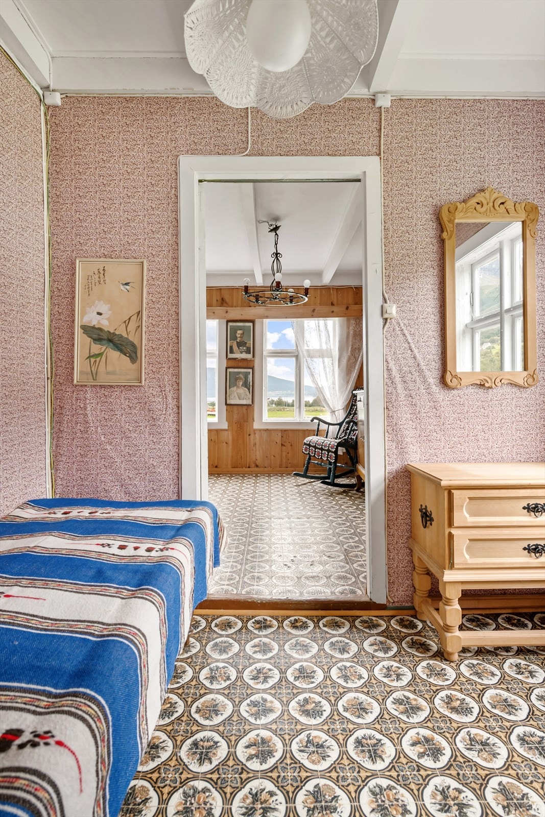 Fra soverom i hovedetasjen mot stue Galleribilde