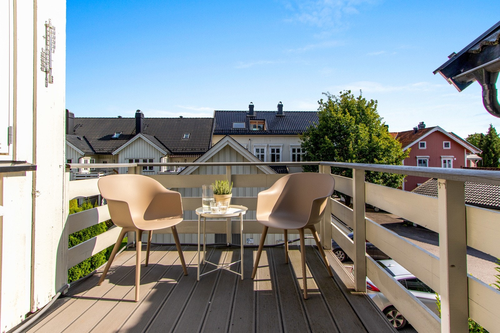 Lys og meget pen rekkehusleilighet over 2 plan, med 2 uteplasser! Galleribilde