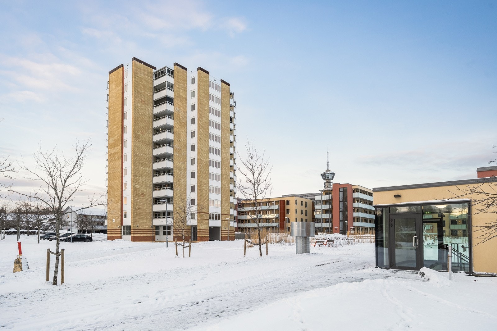Ca. 7 min. kjøring unna Midtbyen. Man ligger ellers tilgjengelig ift. hovedfartsårer rundt Trondheim. Galleribilde