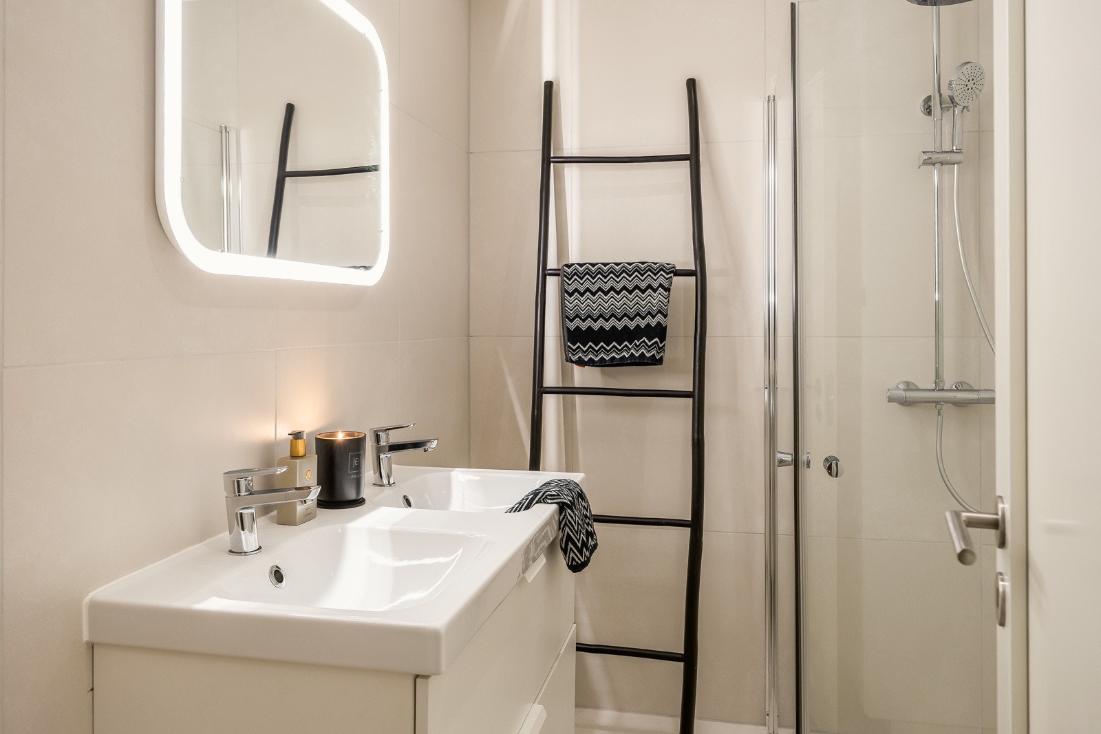 Badet er flott pusset opp i slutten av 2023/2024. Badet er nytt og alle punkter har mottatt tilstandsgrad 0 ifølge takstmann. Galleribilde