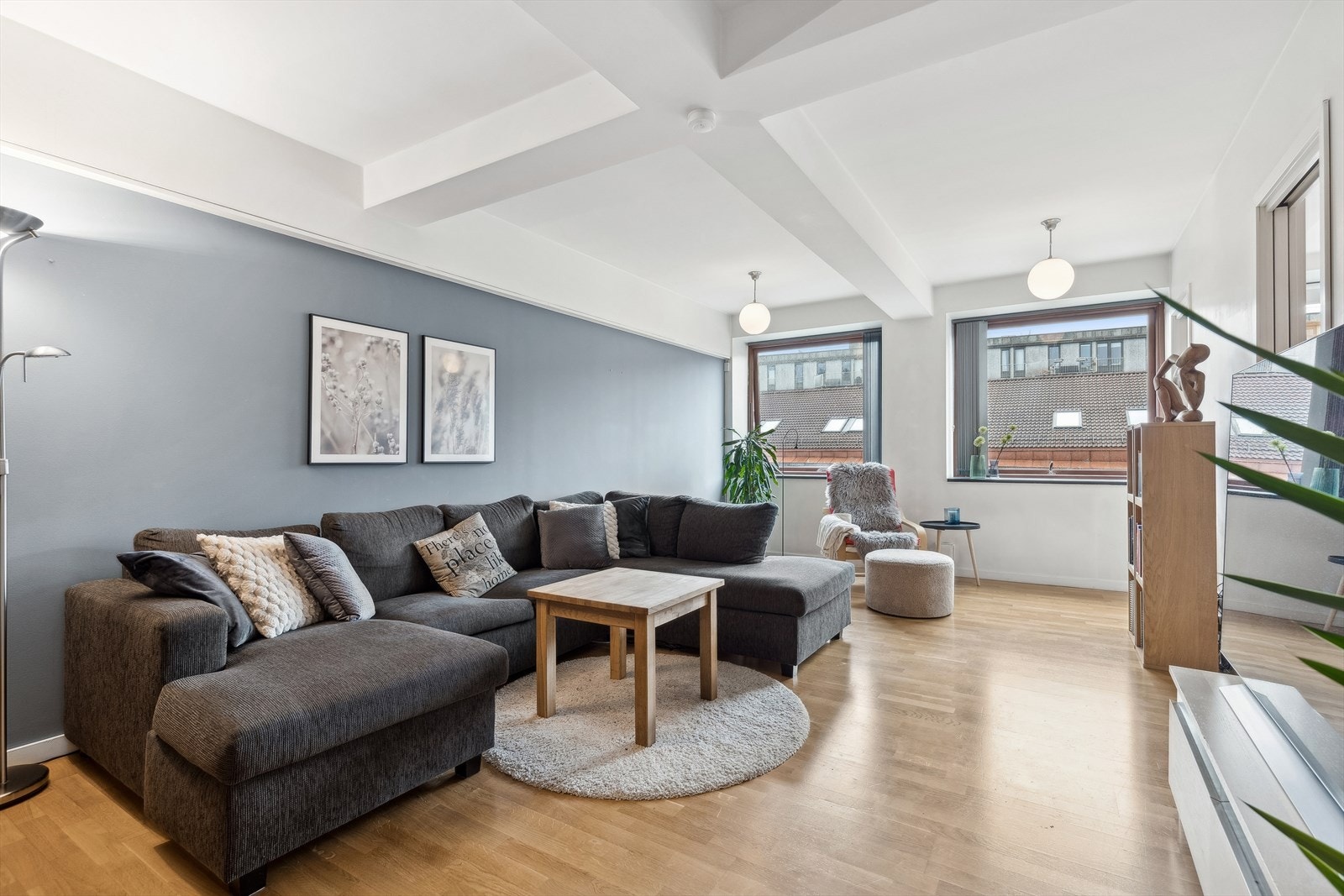 Leiligheten ligger i et tidligere næringsbygg som ble gjort om til boliger i 2005 og holder derfor en
gjennomgående god standard. Galleribilde