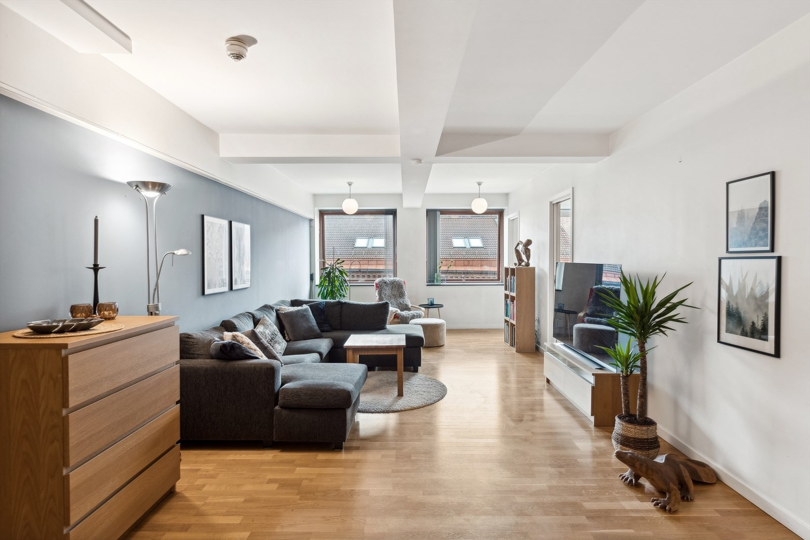 Her har vi gleden av å presentere en 2-roms andelsleilighet med en meget sentral beliggenhet på nedre Grünerløkka. Galleribilde