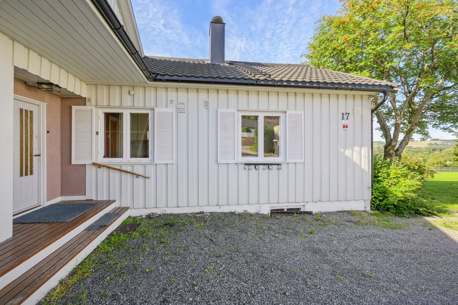 Velkommen - inngang via et overbygd inngangsparti. Galleribilde
