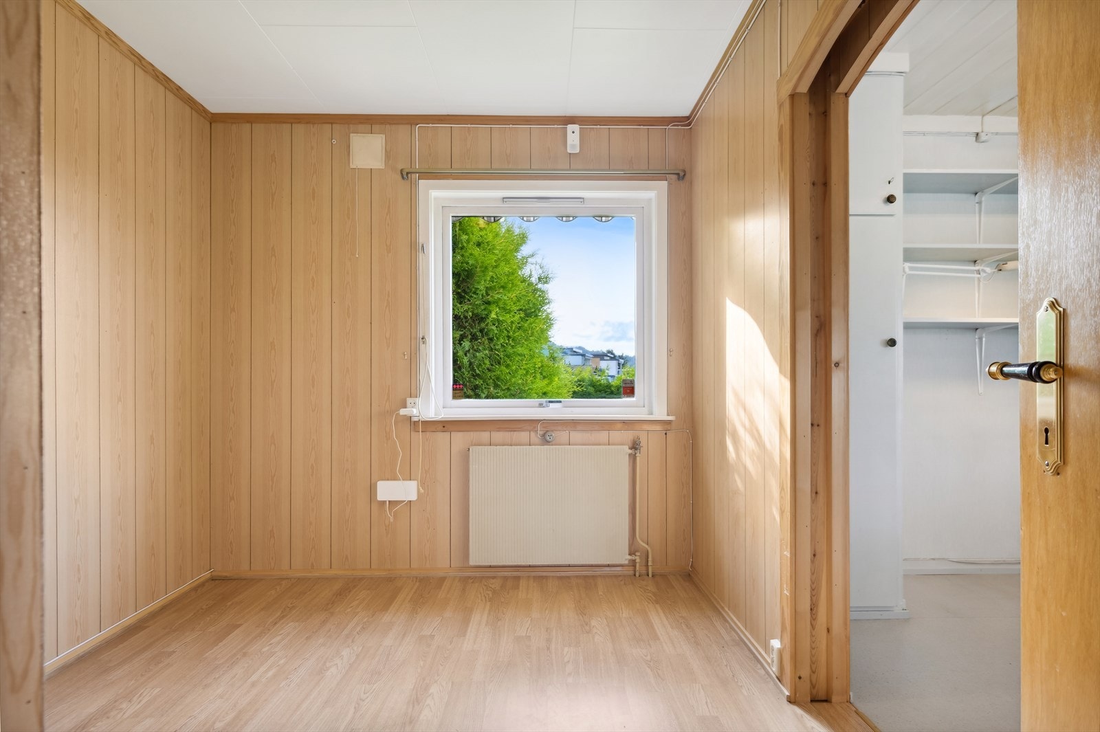 Boligen er innredet med seks soverom hvor kun to av disse er byggemeldt og godkjente. Se mer pkt. ferdigattest. Galleribilde