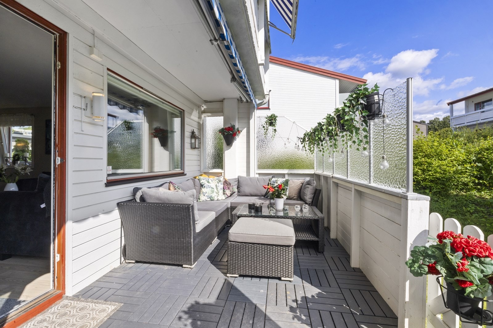 Den gode størrelsen på ca 13 kvm muliggjør ulike utemøblement. Galleribilde