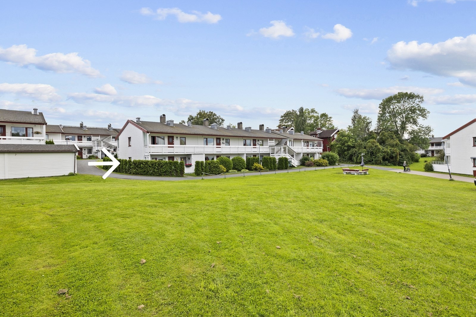 Sitat selger: "Her bor du trygt, og rolig med en eneboligfølelse". Galleribilde