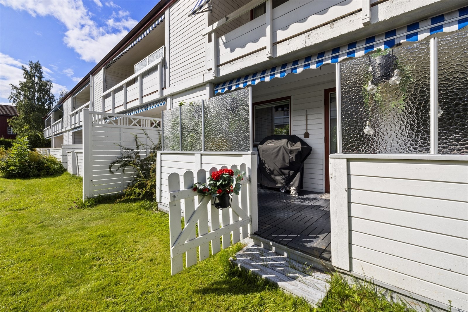 Her har man med andre ord flotte uteplasser hvor sommerdagene kan nytes til det fulle! Galleribilde