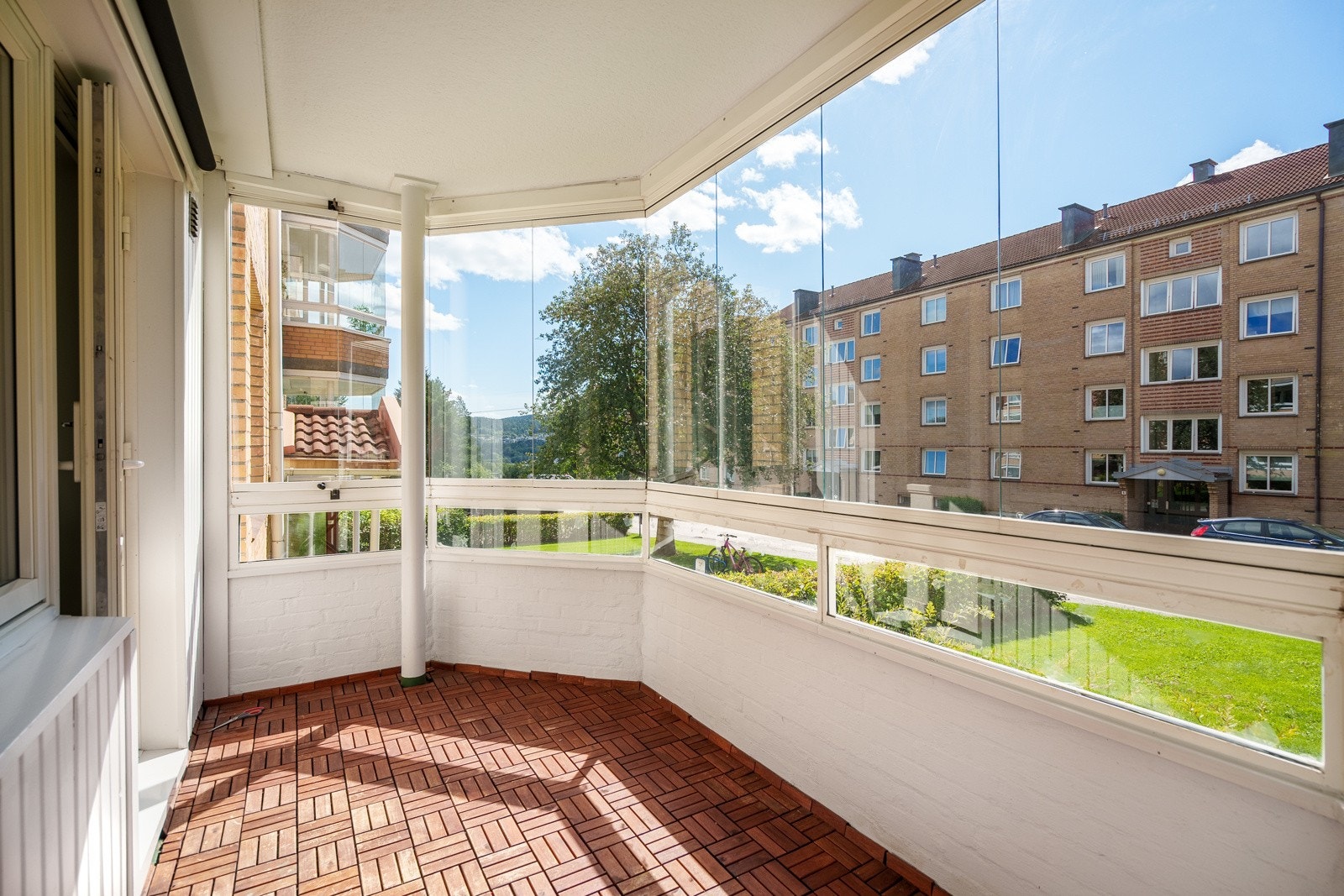 Kalbakkstubben 3 er en pen 3-roms beliggende i et etablert, barnevennlig boligfelt på Kalbakken. Galleribilde