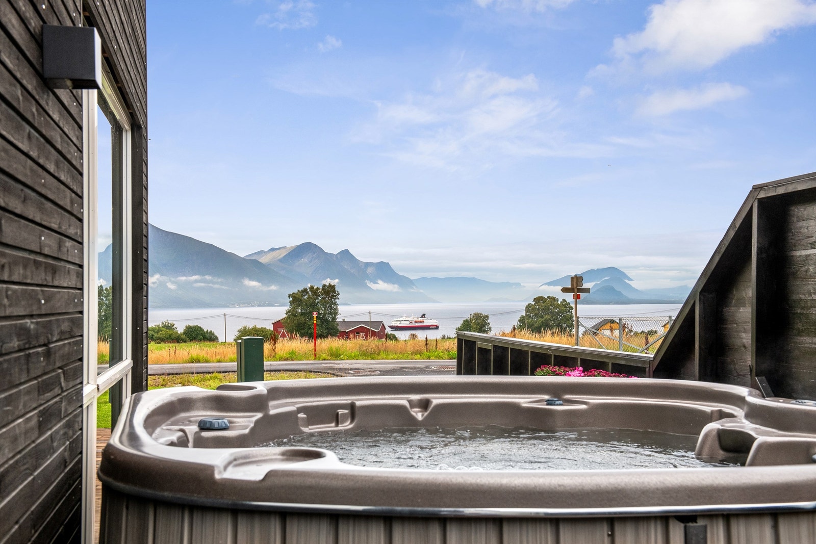 Flott utsikt fra terrassen mot vest Galleribilde