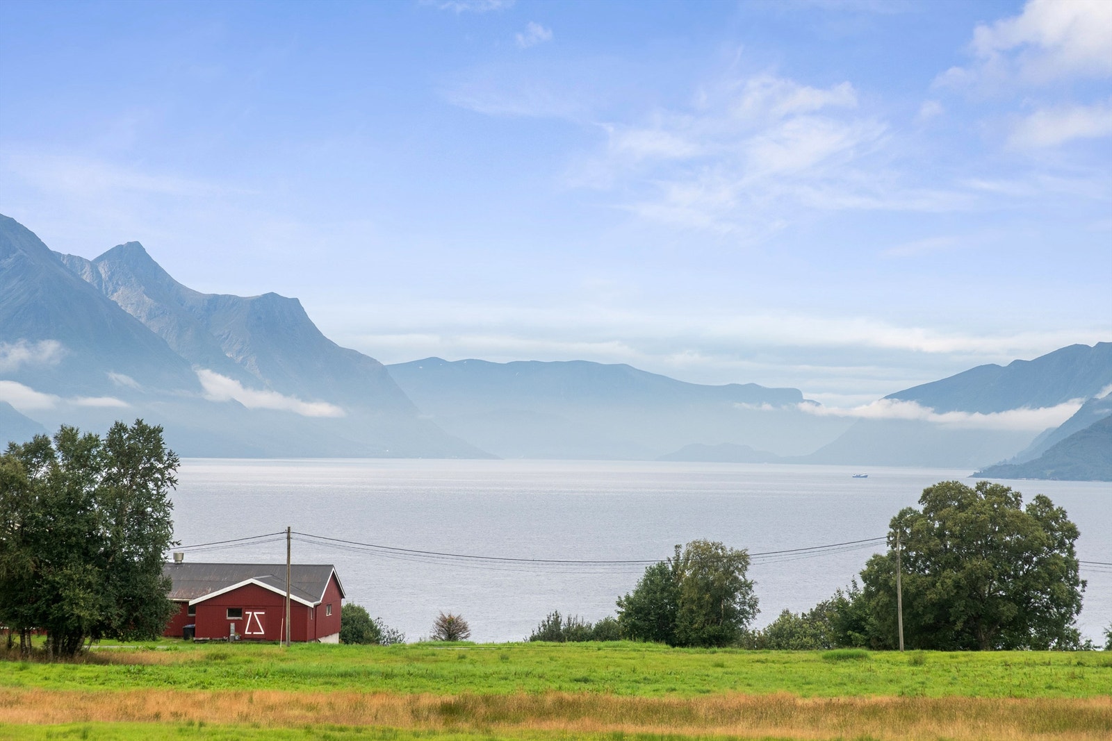 Fantastisk flott utsikt og gode solforhold fra eiendommen Galleribilde