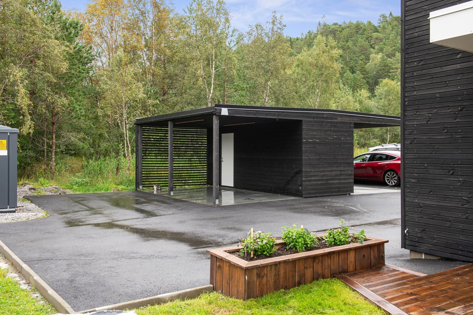 Carport med tilhørende bod Galleribilde