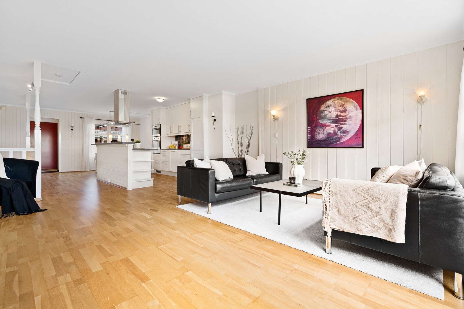 Gode møbleringsmuligheter som skaper ulike soner i rommet. Galleribilde