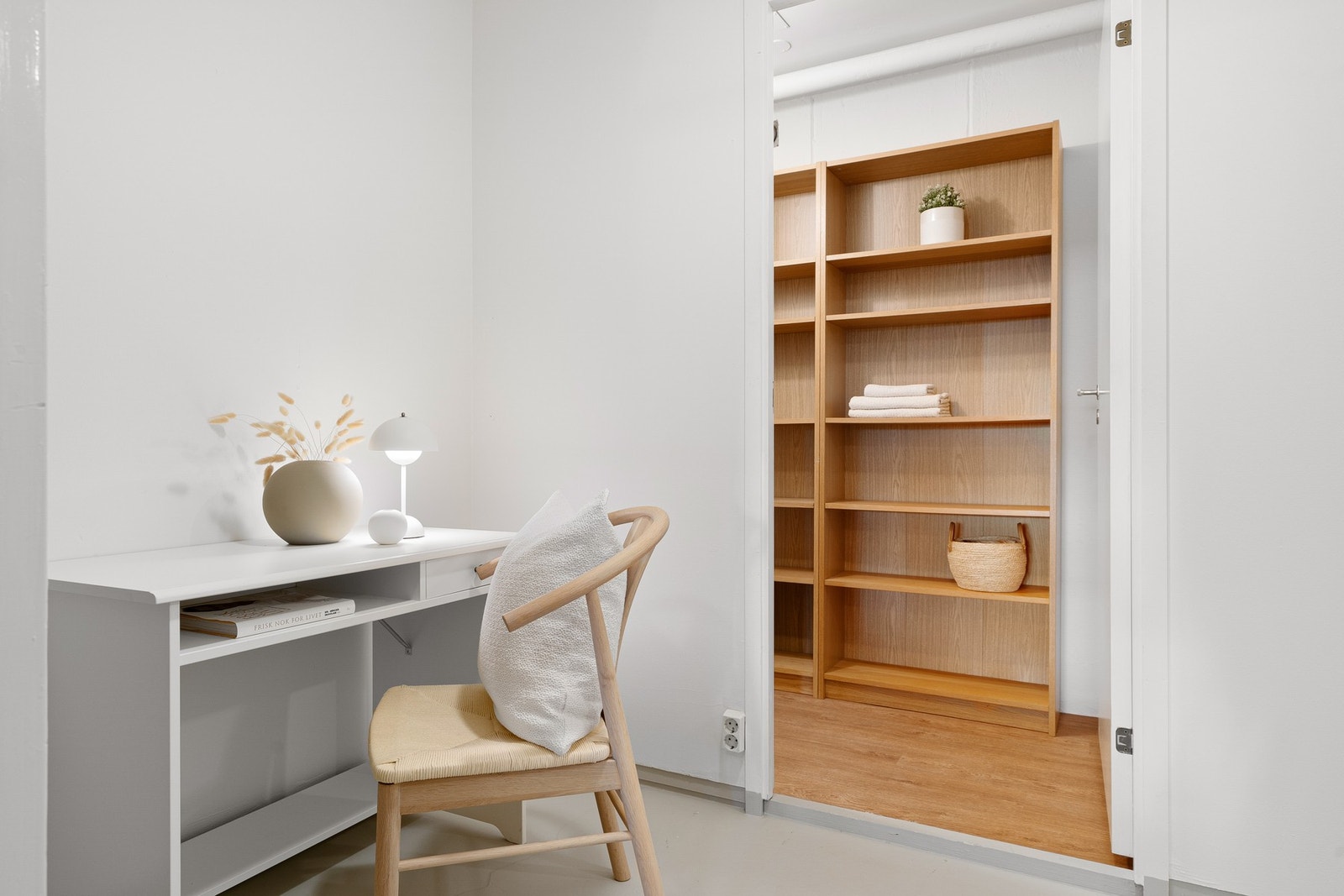 God lagringsplass i boligen, samt utvendig bod. Galleribilde