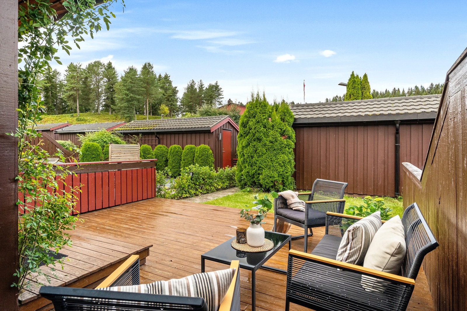 God plass til sittegruppe, grill og ønsket møblement. Galleribilde