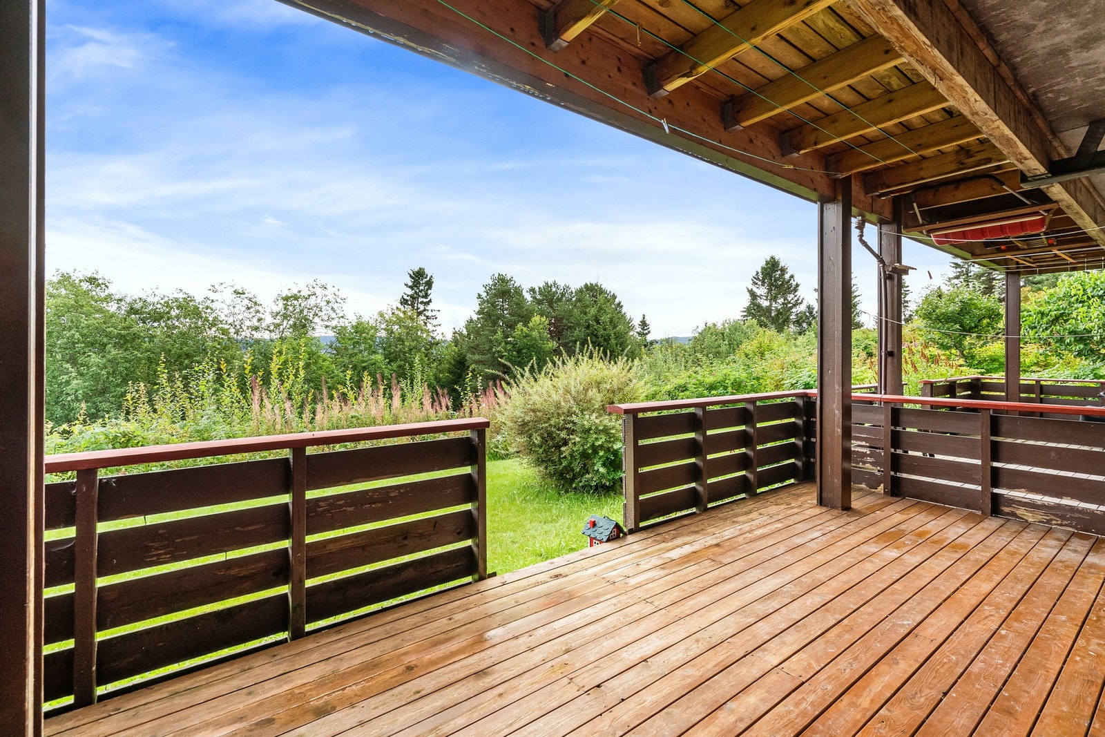 Terrassen er på 12,4 kvm og har god plass for ønsket møblement. Galleribilde