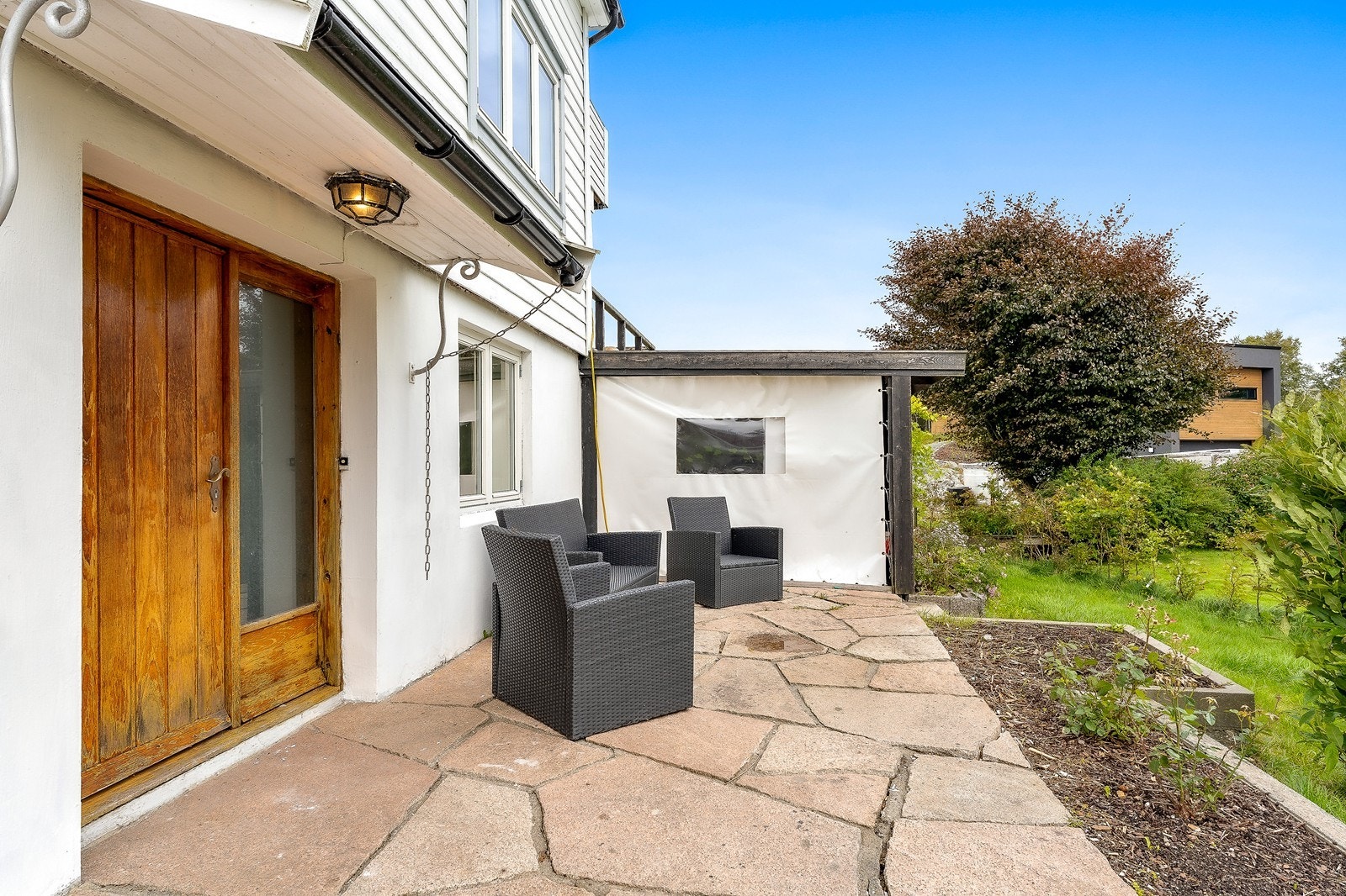 Inngangsparti i kjeller. Galleribilde