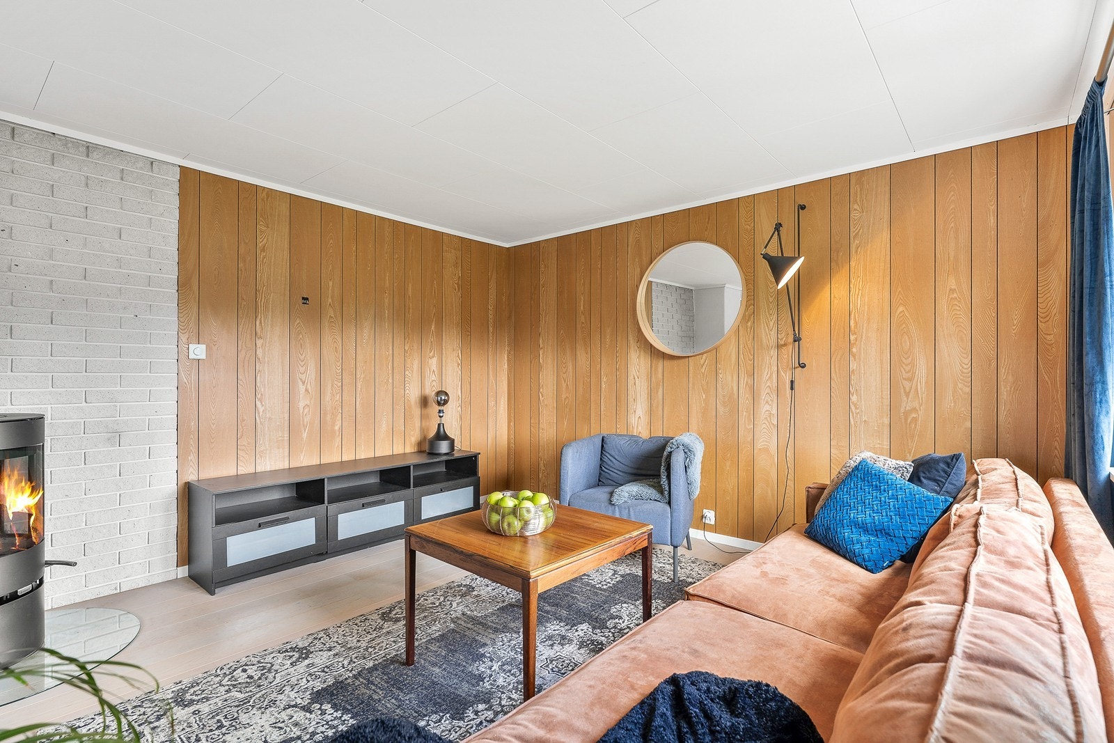 Moderne og tidsriktige overflater, samtidig som den gamle sjarmen i boligen er beholdt. Galleribilde