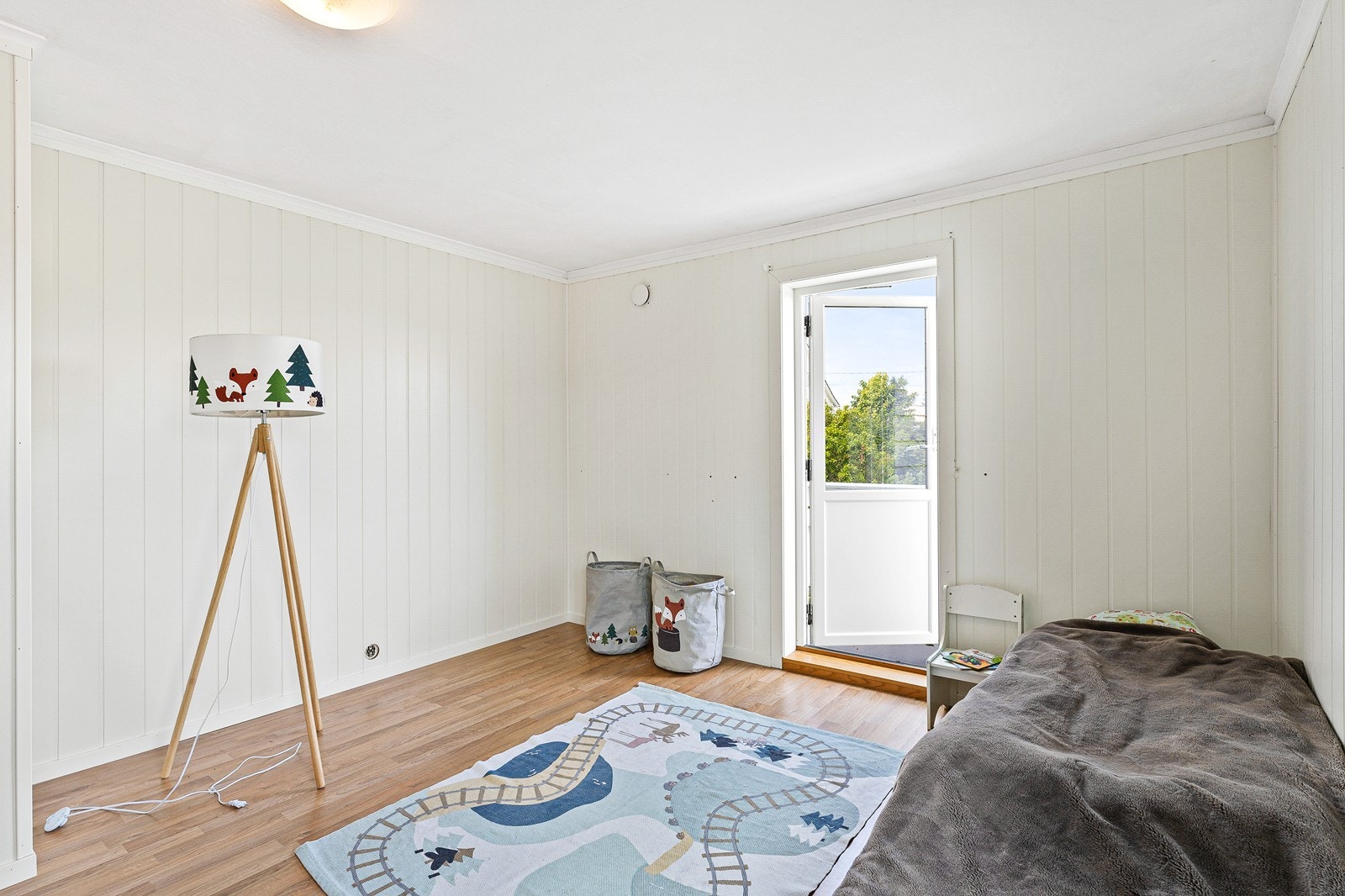 Soverom med utgang til balkong. Galleribilde