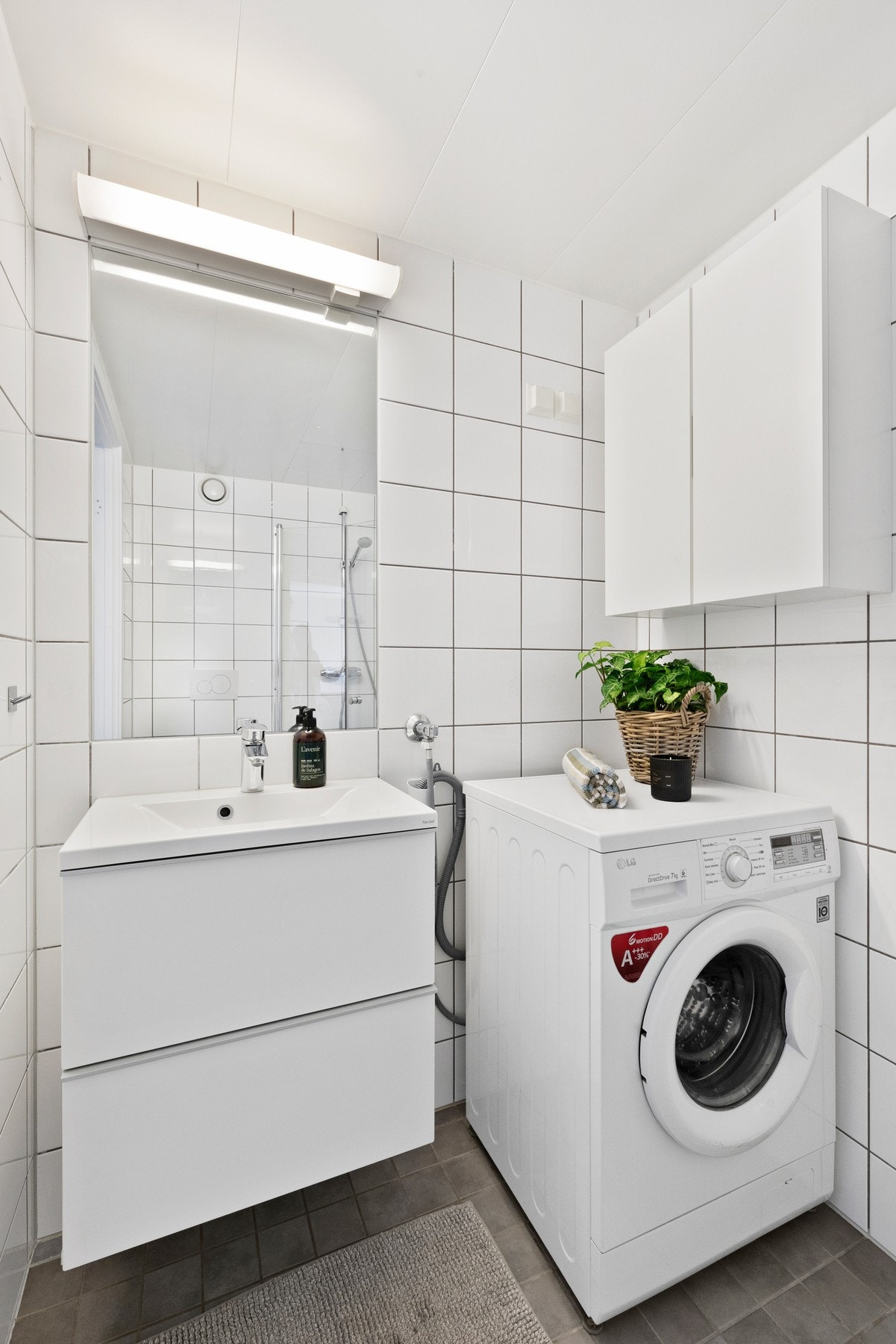 Det er opplegg for vaskemaskinen på badet. Galleribilde