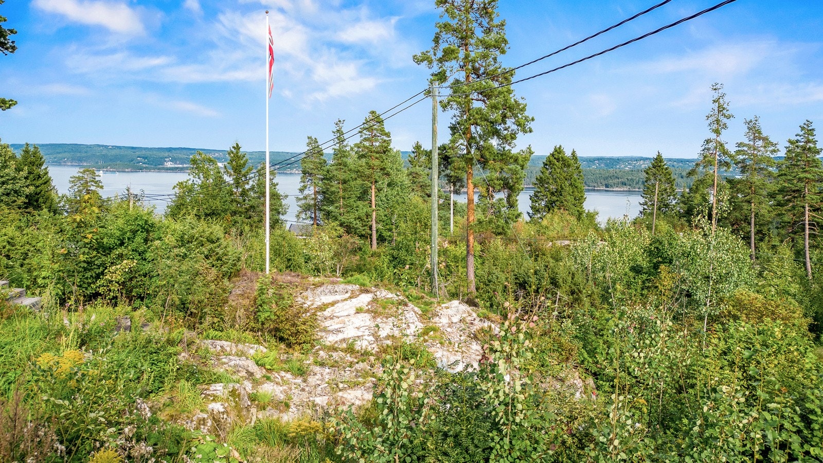 Utsikt fra tomten slik den er i dag. Galleribilde