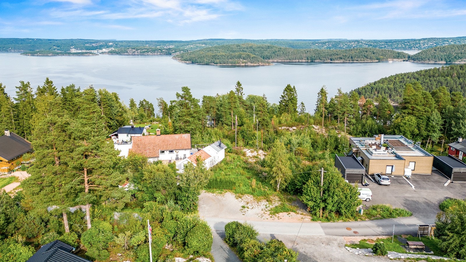 Tomten ligger barnevennlig til med flott utsikt! Galleribilde