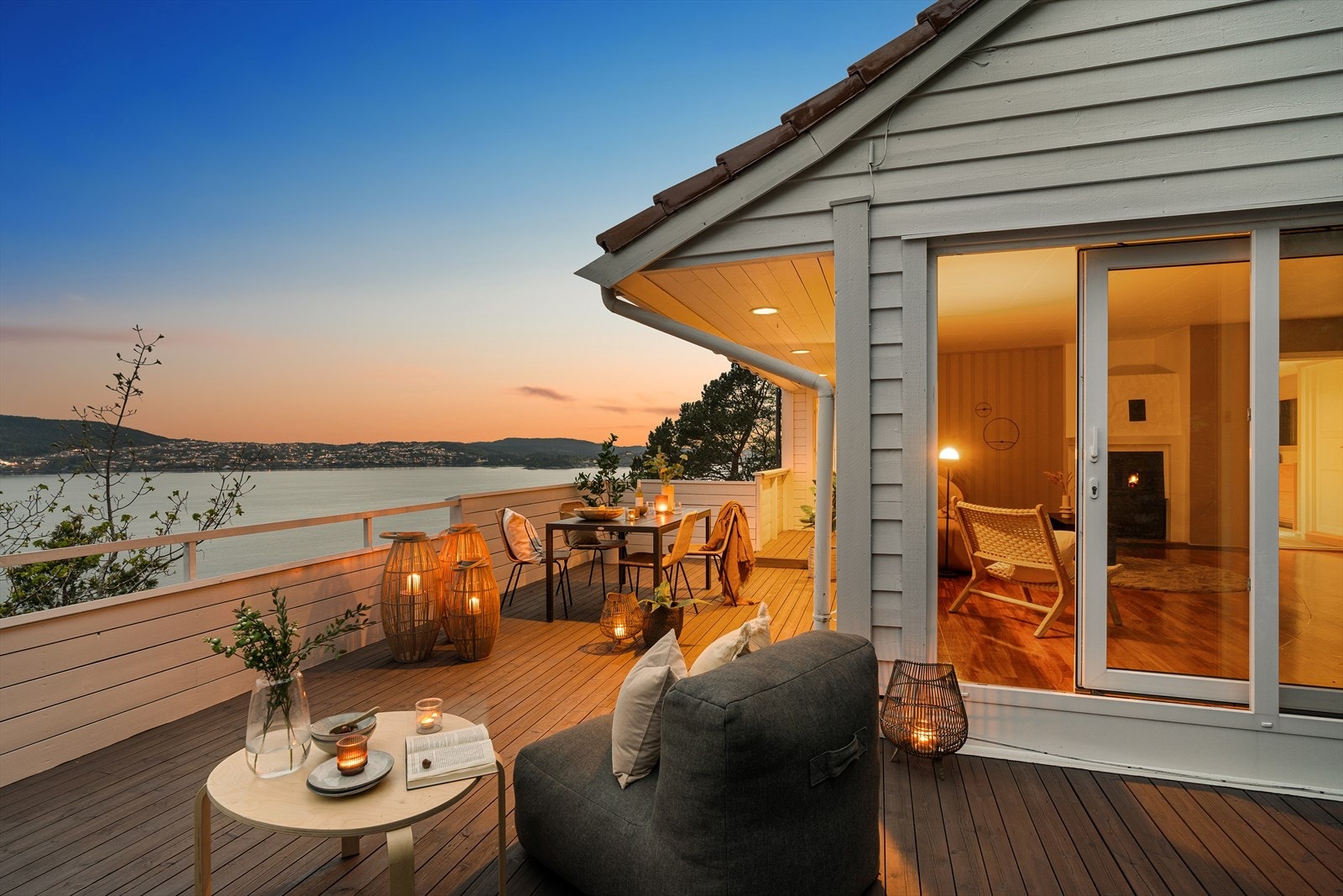 Solen kan nytes fra tidlig morgen til den går ned i havet. Galleribilde