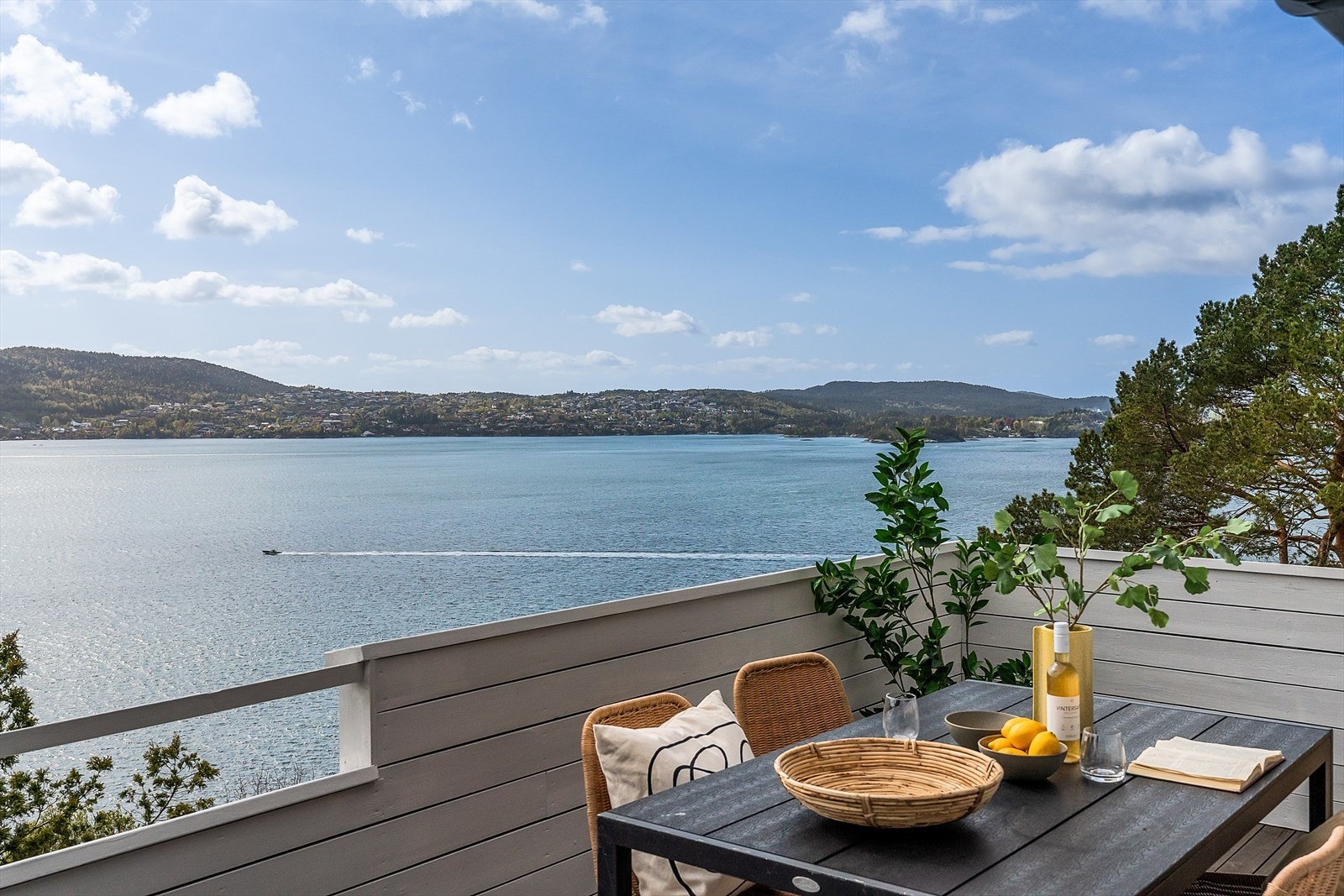 Boligen ligger i et rolig og hyggelig boligområde. Galleribilde