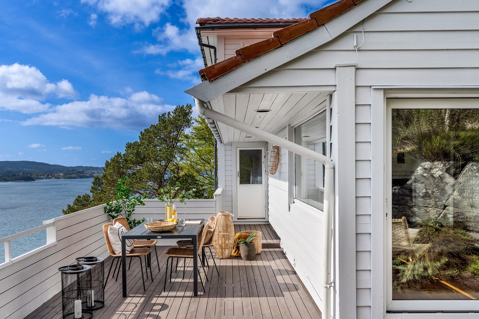 Her er det god plass til å innrede med ønskede utemøbler. Galleribilde