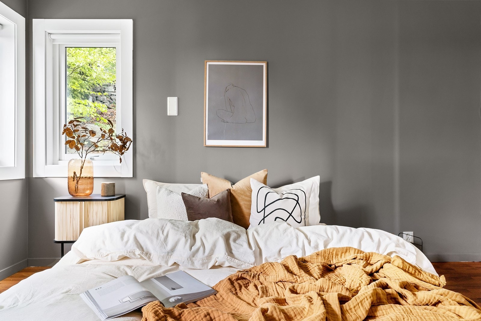 Romslig soverom med god plass til å innrede med seng av ønsket størrelse. Galleribilde