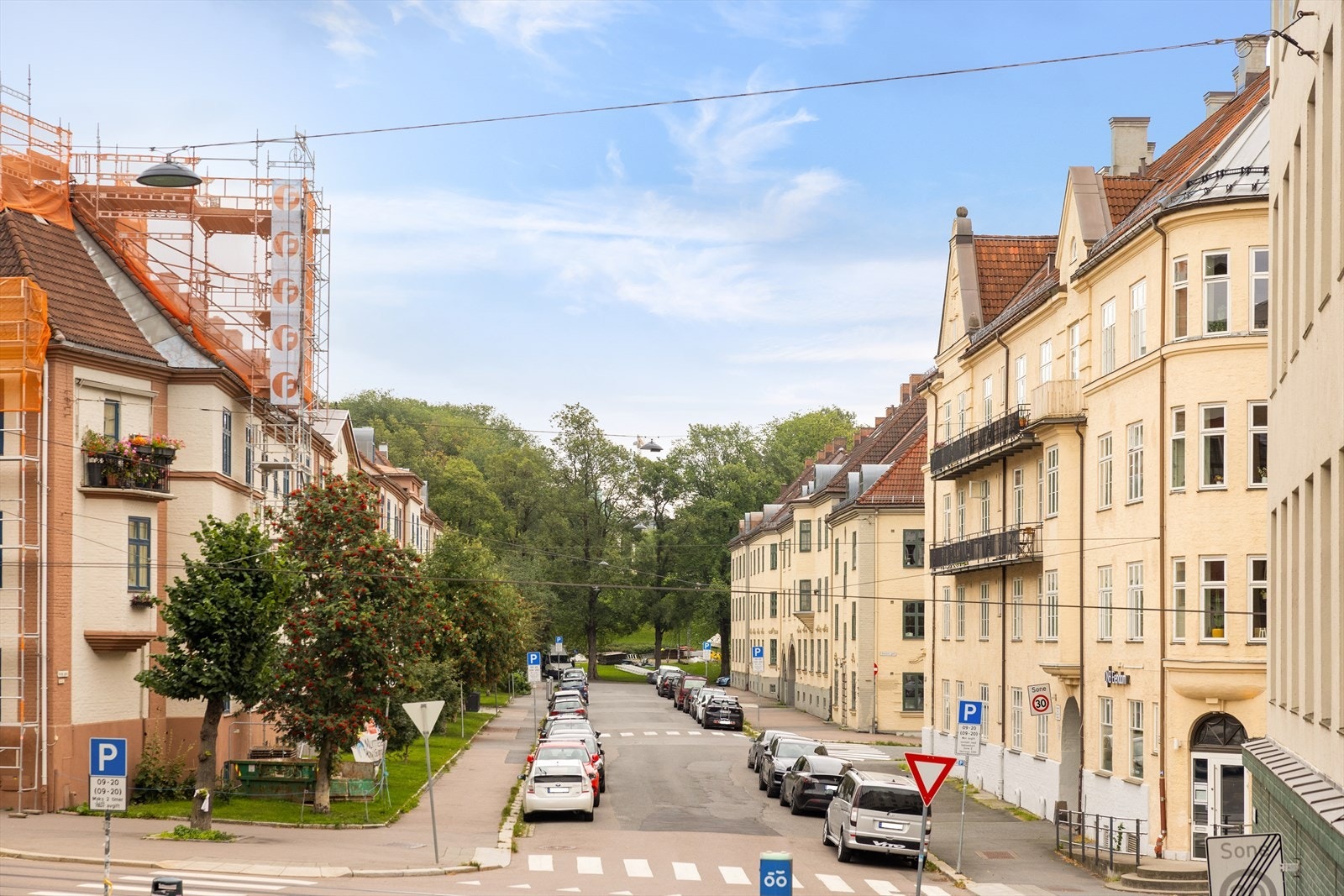 Torshov er et svært ettertraktet område med koselige nabolagskafeer som Grisen, Tyren og Jungelpizza. Her finner du også flotte restauranter som Liminal, som tilbyr en av Oslos beste 5-retters menyer til en rimelig pris. Galleribilde