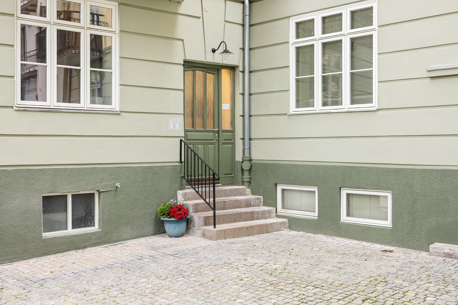 Trøndergata 9A er en del av Torshov Kvartal 3 Borettslag, som har opprettholdt bygningsmassen i god stand og er et veldrevet borettslag. Galleribilde