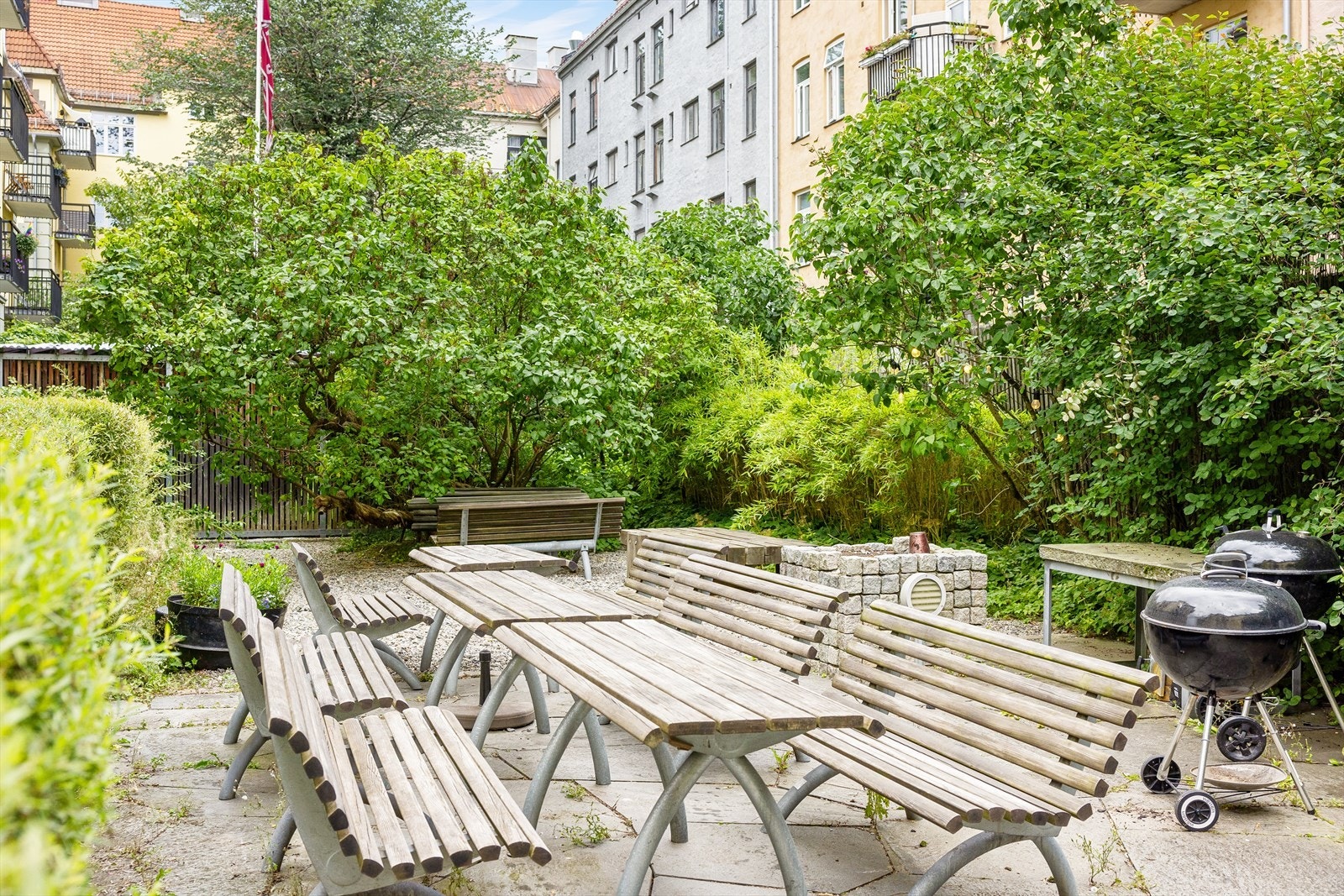 Borettslaget har egne griller som fritt kan benyttes av beboerne. Galleribilde