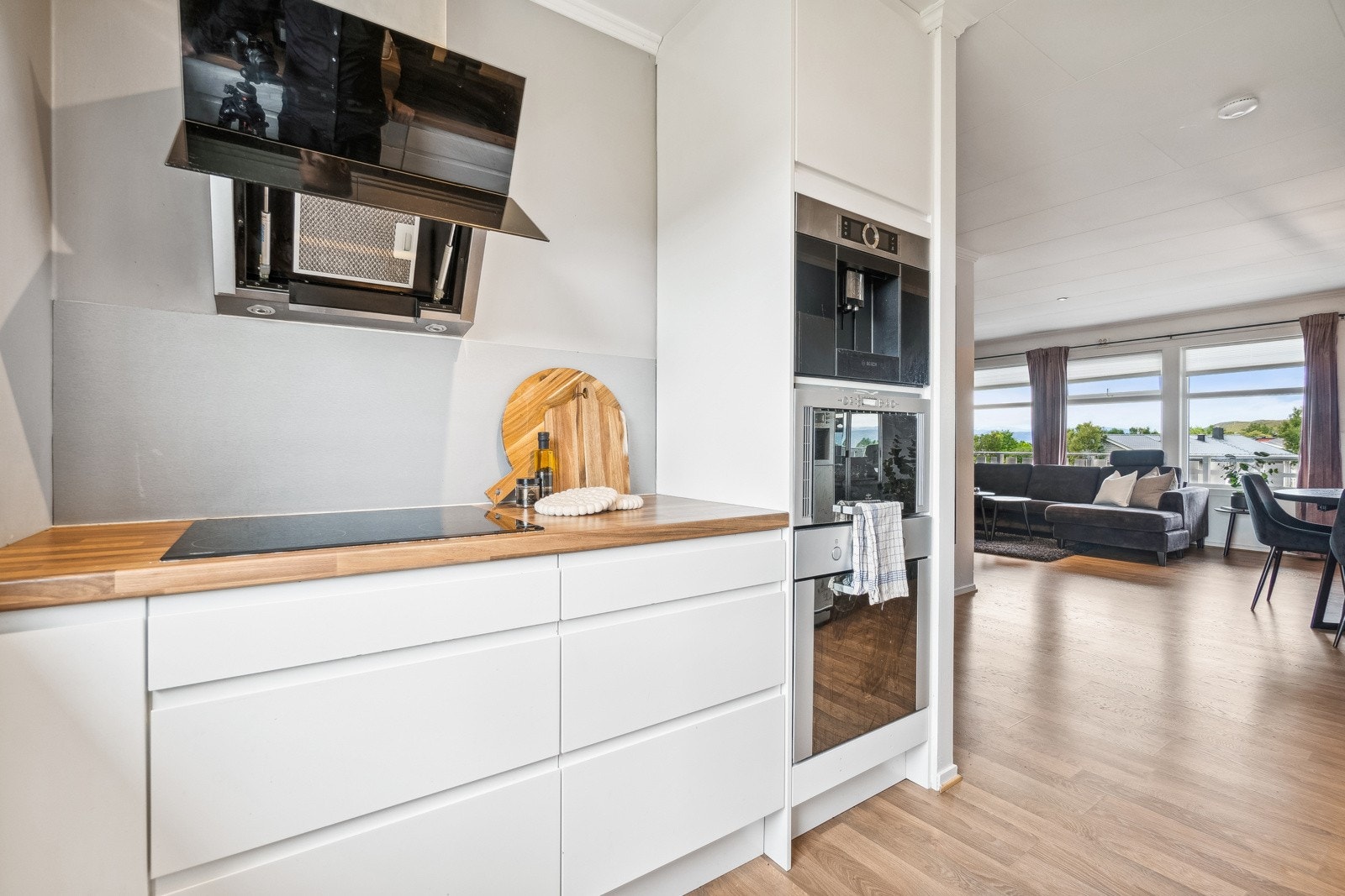 Alle hvitevarene på kjøkkenet medfølger handelen. Galleribilde