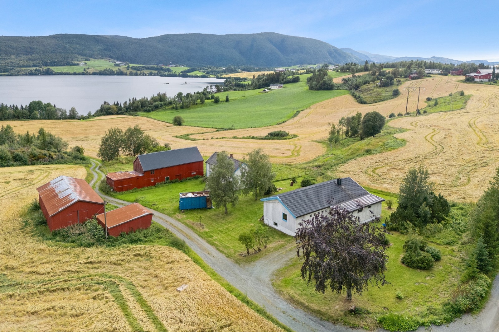 Boligen ligger kun ca. 4,7 km fra Åsen sentrum. Galleribilde