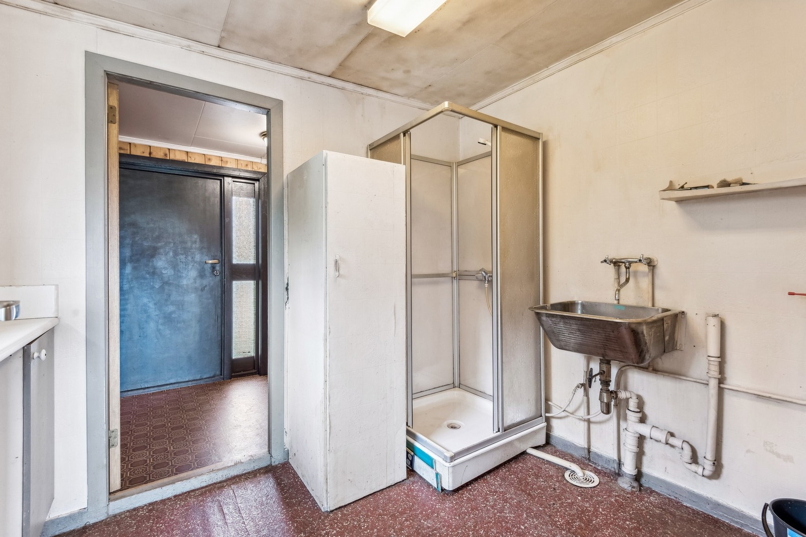 Vaskerom i sokkel. Galleribilde