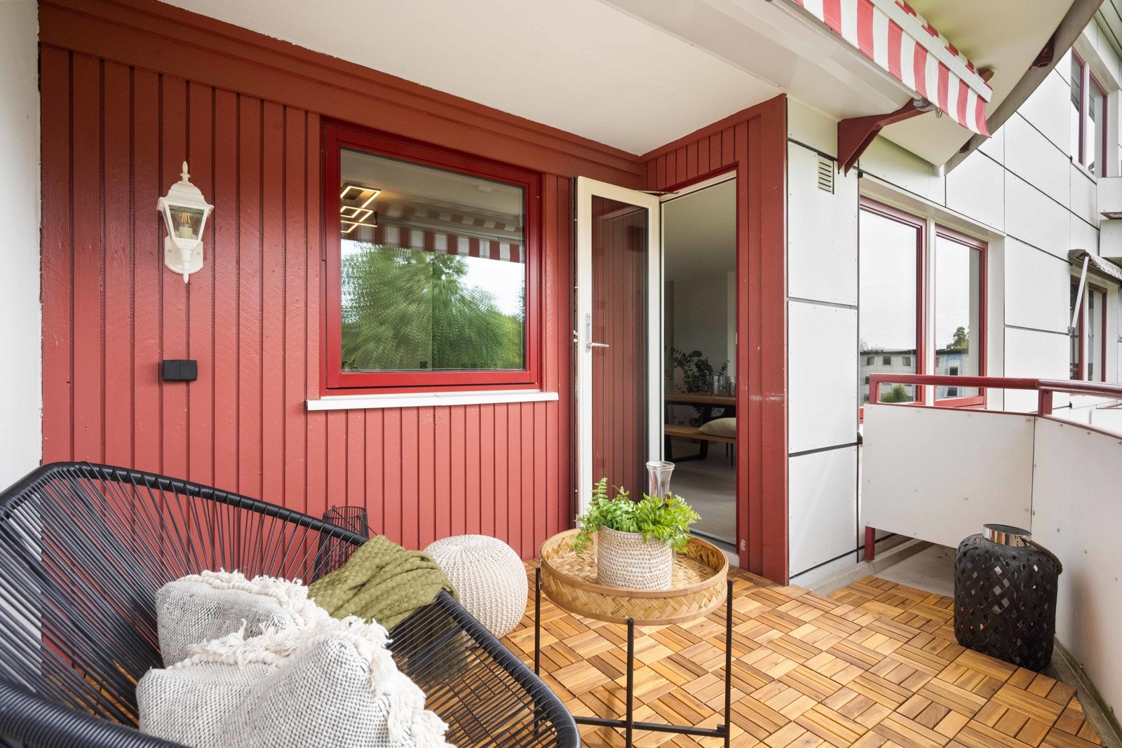 Fra stuen er det utgang til en koselig balkong på ca 7 m2 Galleribilde