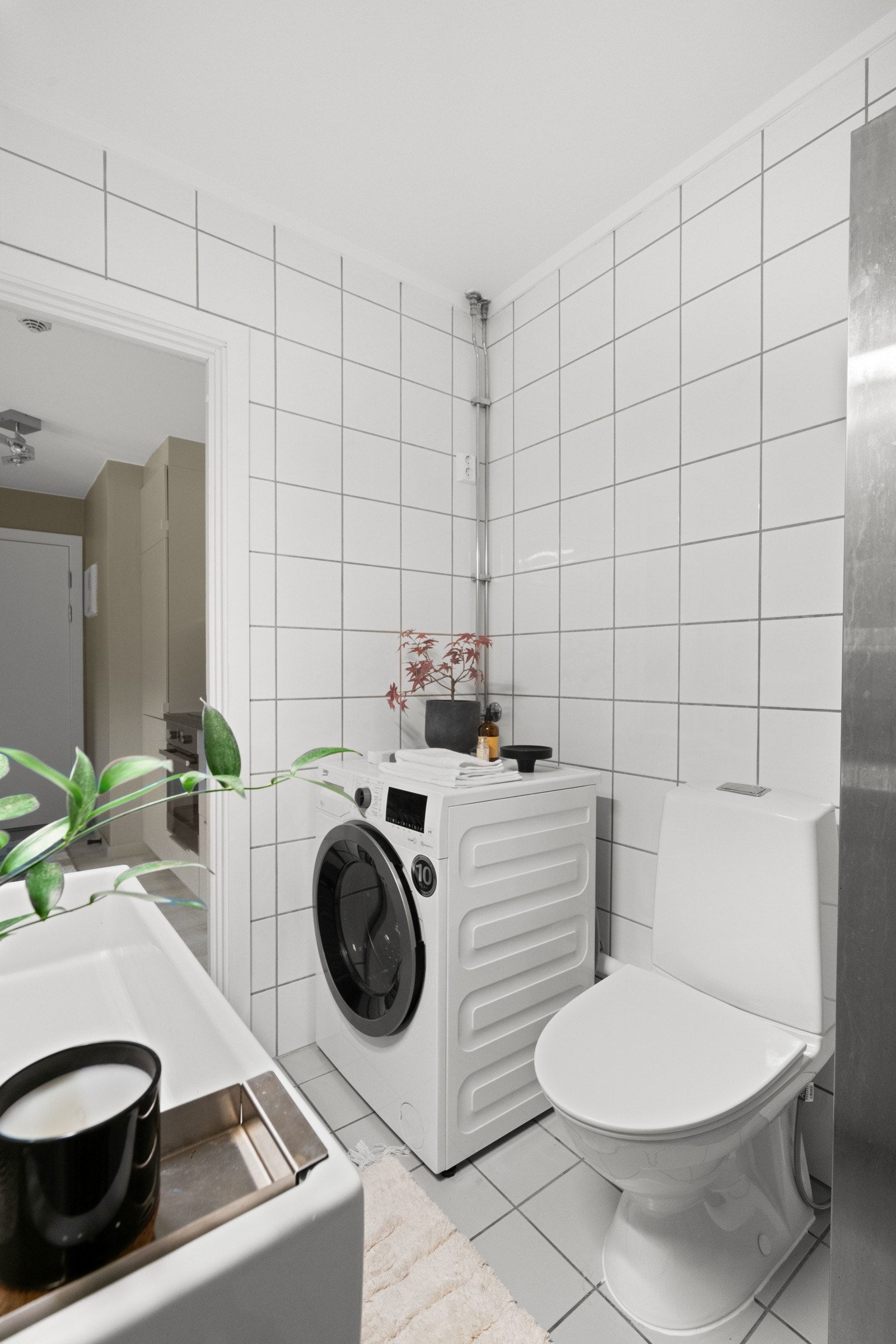 Det er montert opplegg for vaskemaskin, og nytt toalett fra 2024. Galleribilde