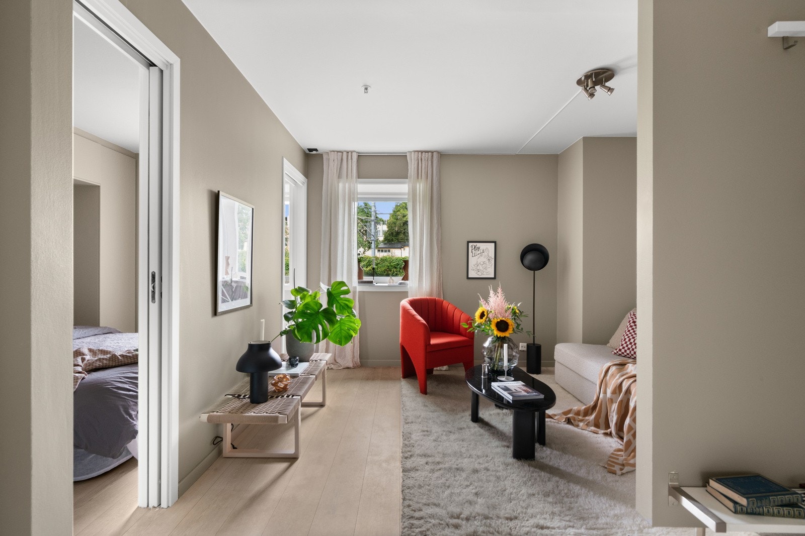 I stuen er det mulighet for å innrede med en lekker sofagruppe med tilhørende møblement. Galleribilde