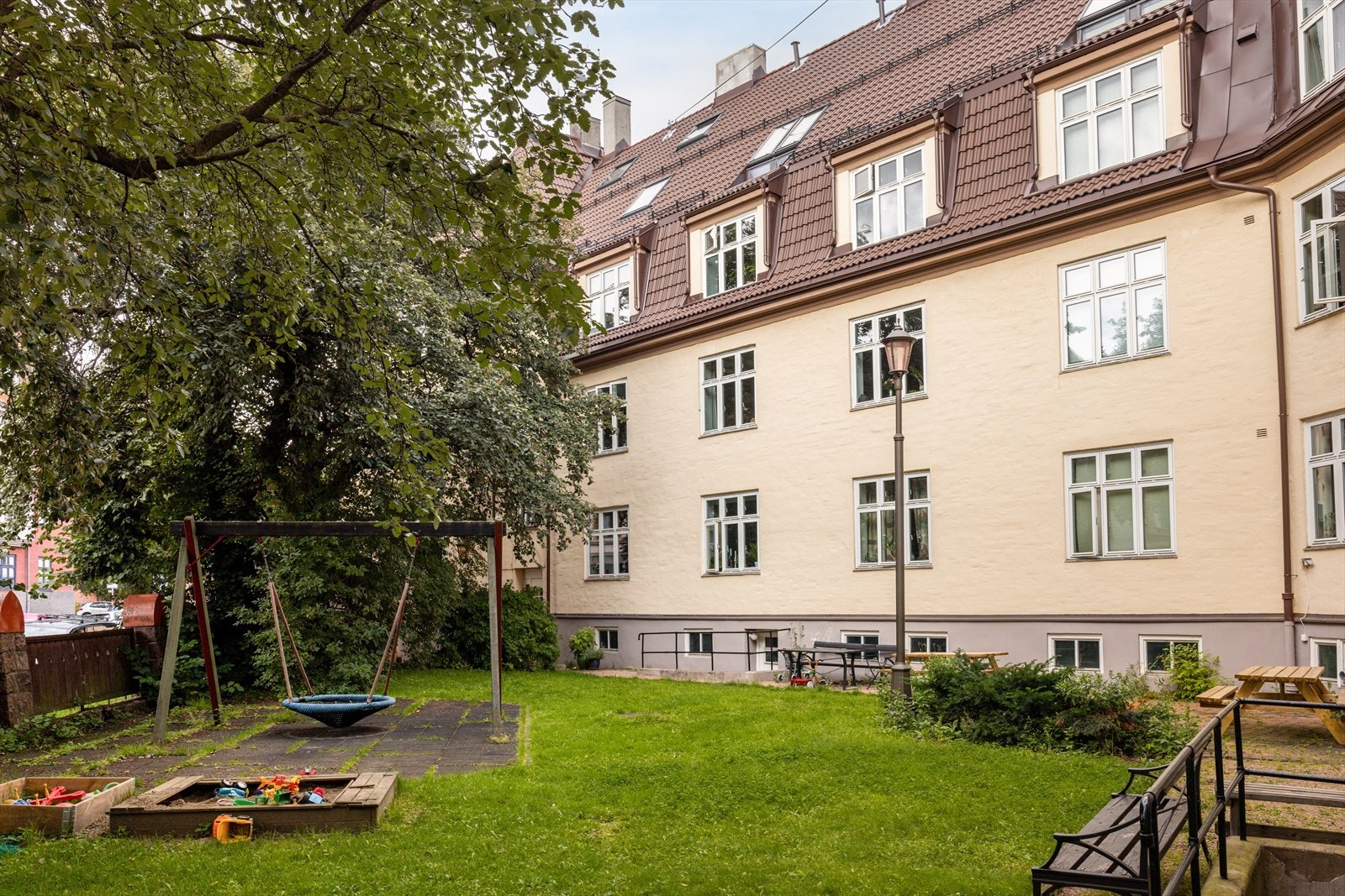 Borettslaget har en fantastisk flott bakgård for både store og små, som er pent opparbeidet. Galleribilde