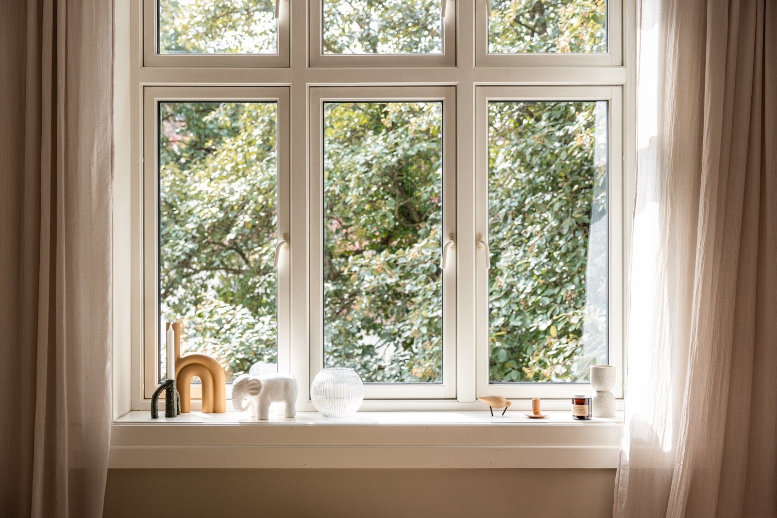 Dype, pene vinduskarm Galleribilde