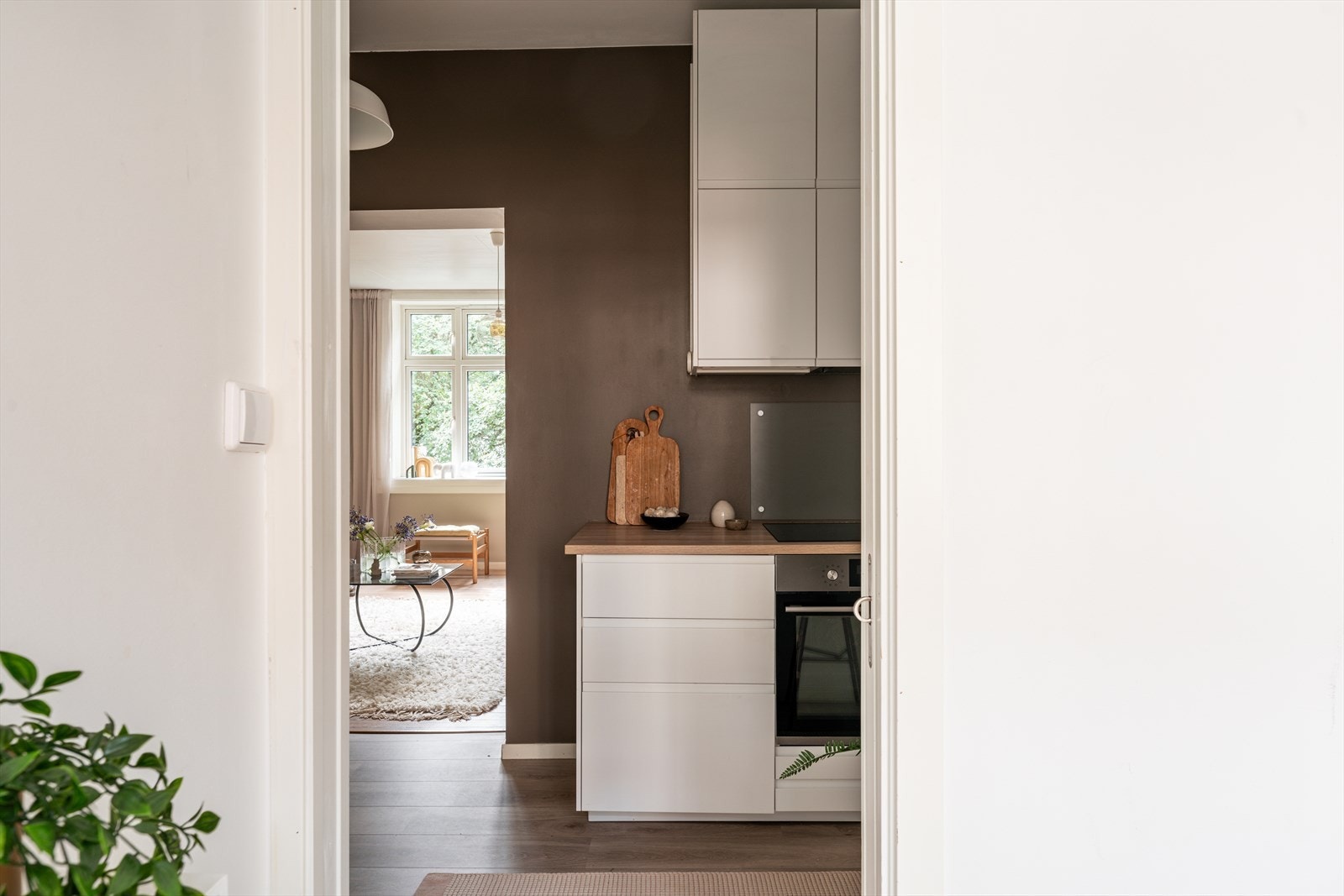 Leiligheten disponerer en kjellerbod på ca. 6 kvm og en loftsbod på ca. 2 kvm for gode lagringsmuligheter. Galleribilde