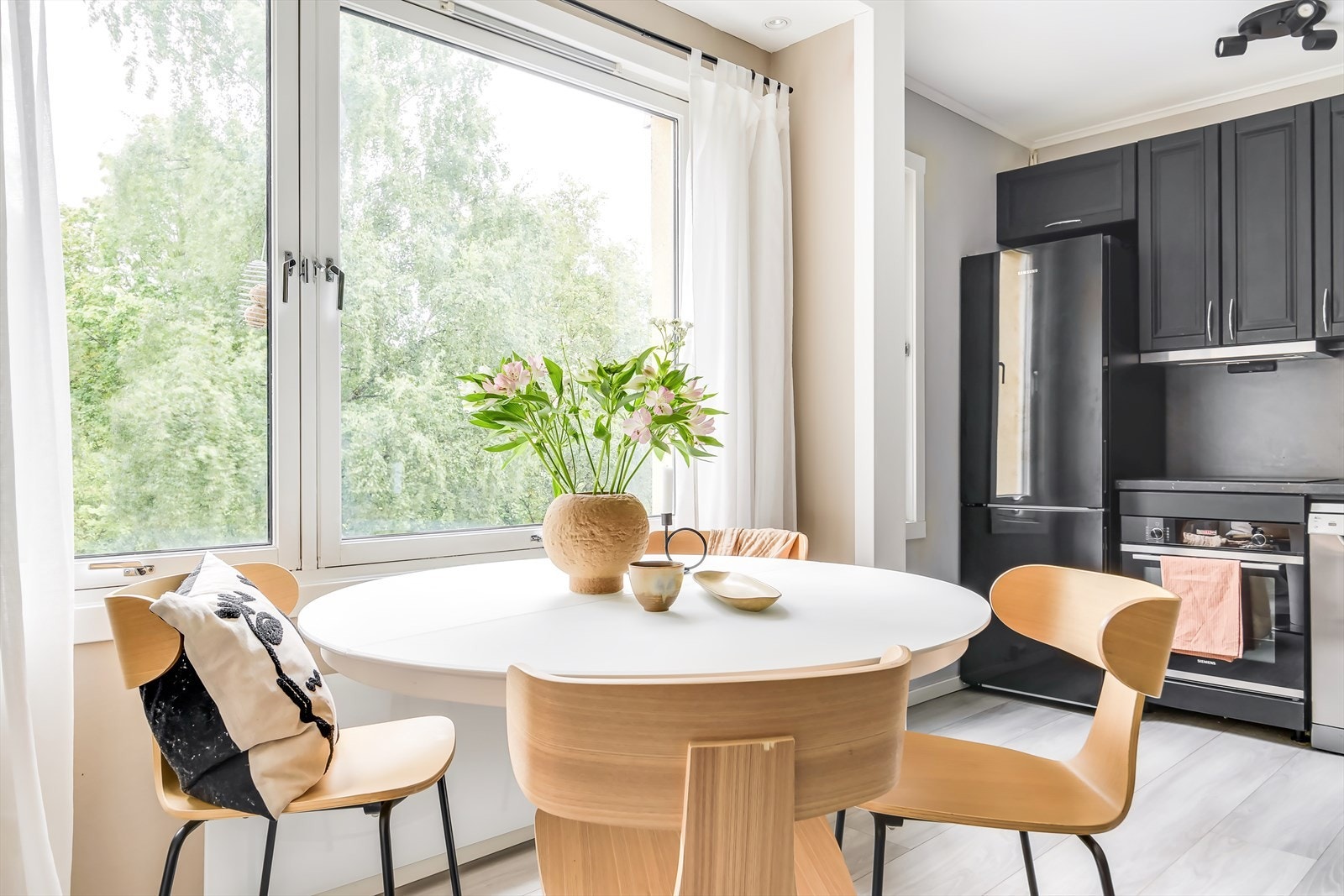 God plass til spisebord. Galleribilde