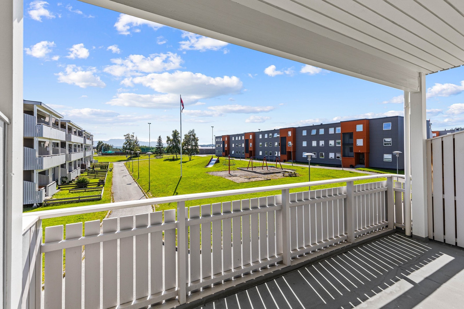 Leiligheten har svært god beliggenhet i tunet. Galleribilde