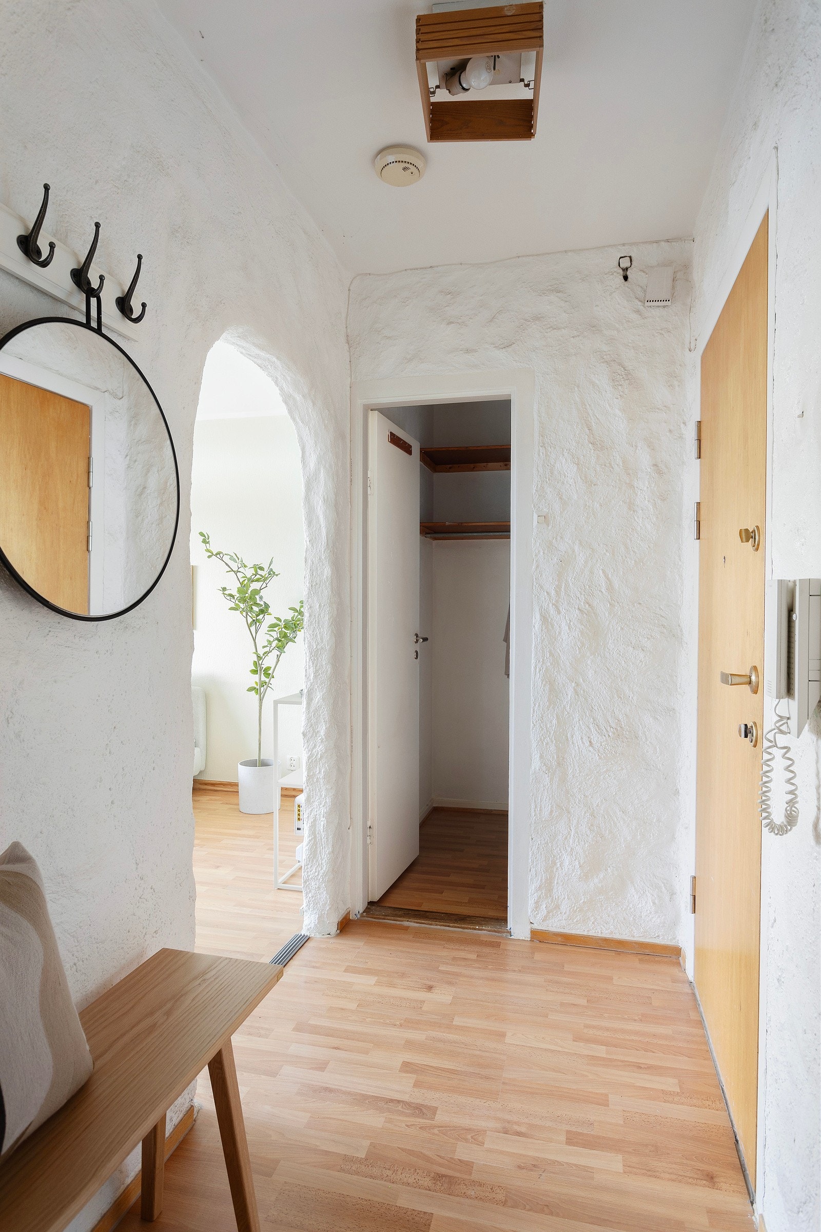 Meget innbydende inngangsparti med gir leiligheten et meget godt førsteinntrykk. Galleribilde