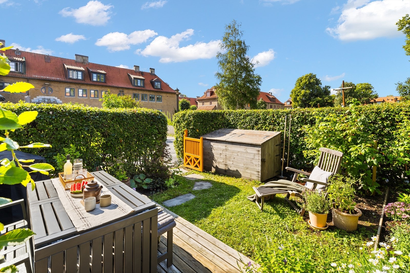 Her er det god plass til hyggelig sittegruppe, grill og ønsket utemøblement. Galleribilde