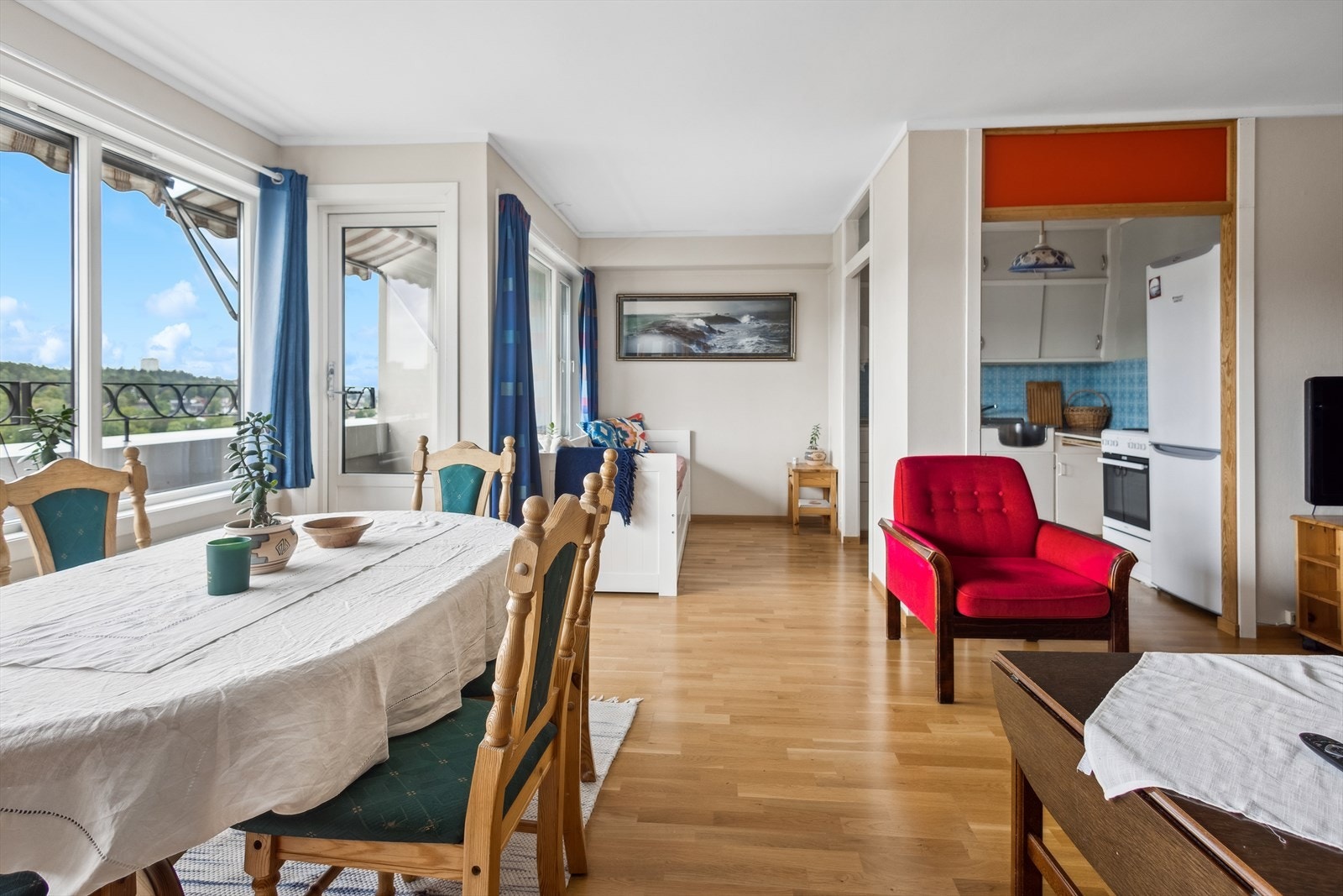 Denne leiligheten har en svært sentral og god beliggenhet på Tveita, med nærhet til "alt" du måtte trenge i en travel hverdag. Galleribilde