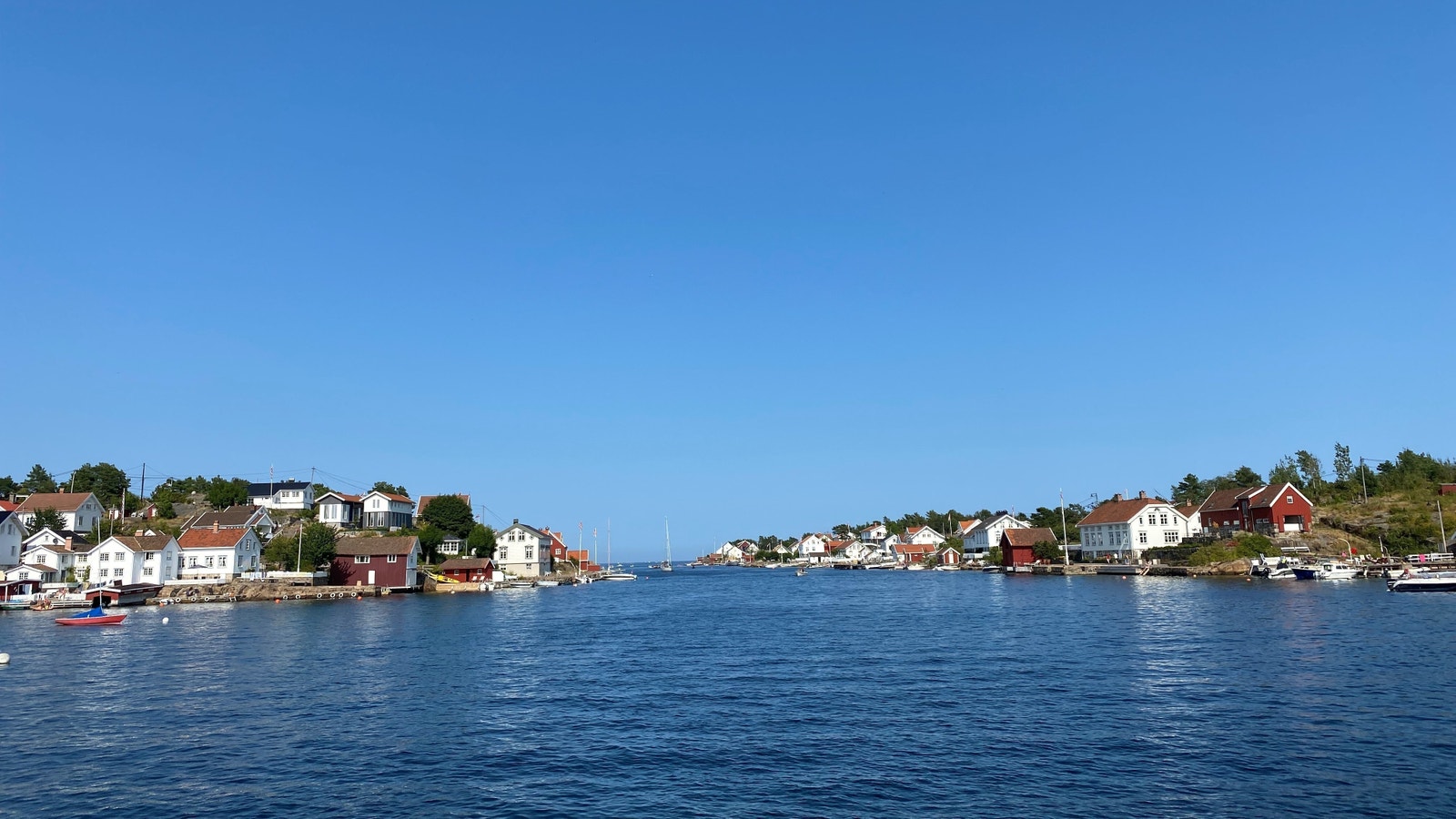 Lyngør - Europas best bevarte tettsted. Bare noen minutters båttur unna hyttefeltet. Galleribilde